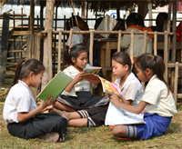 여아들에게 더 나은 자원과 그들 자신, 가족 그리고 지역사회를 위한 폭넓은 선택의 기회를 가져다 주는 교육의 힘